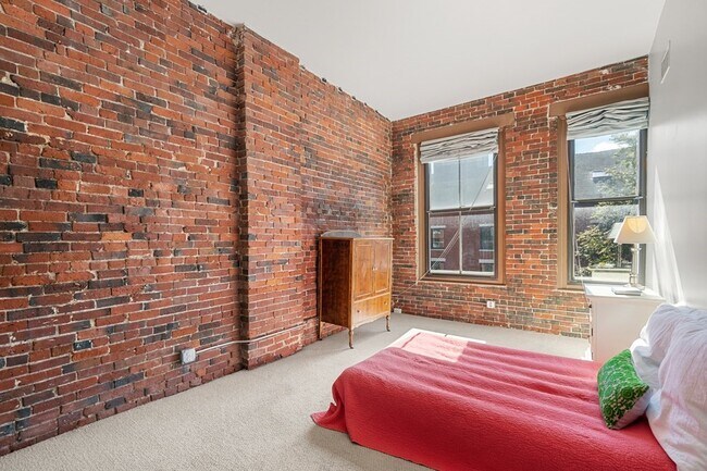 Building Photo - 61 Market St