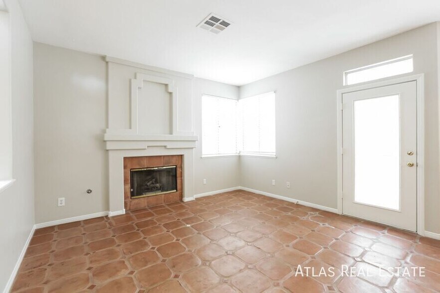 Building Photo - 2213 Warm Walnut Dr