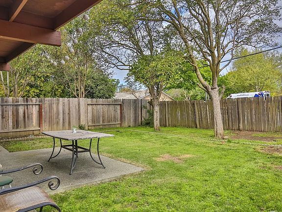 Building Photo - "Charming 3-Bedroom Home with Granite Touc...