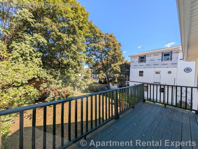 Building Photo - 58 Monument St