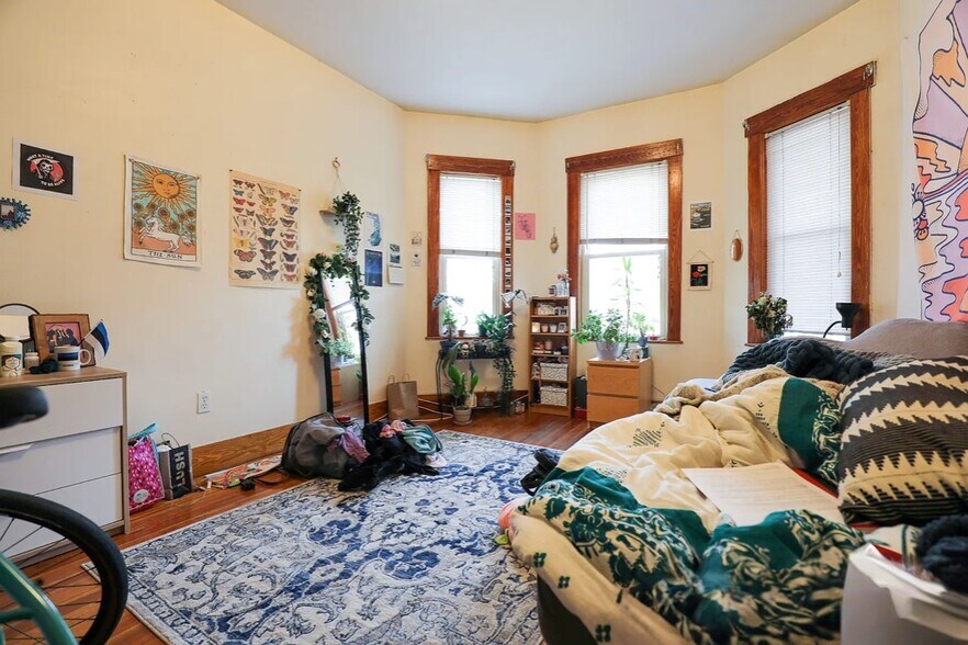 Building Photo - 346 Faneuil St