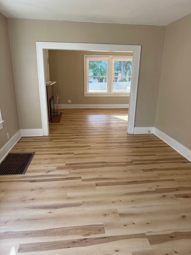 Building Photo - 912 S 3rd St