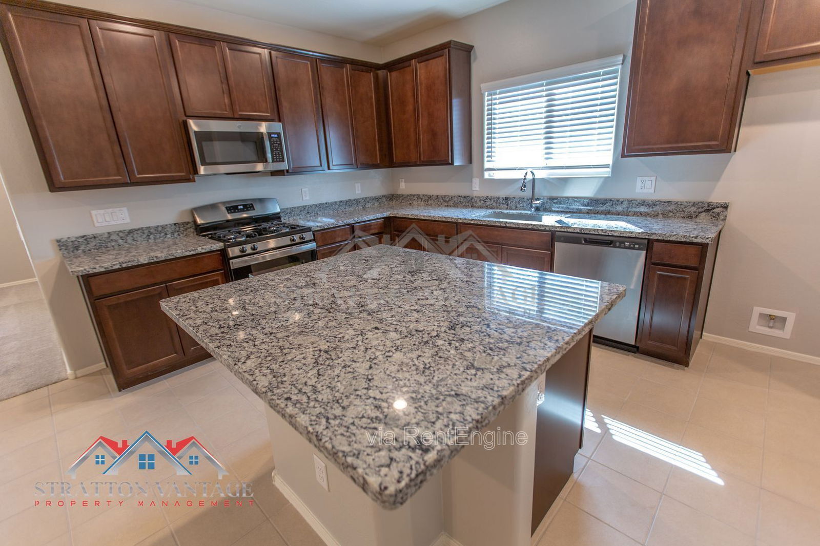 Building Photo - 495 E Rio Pl