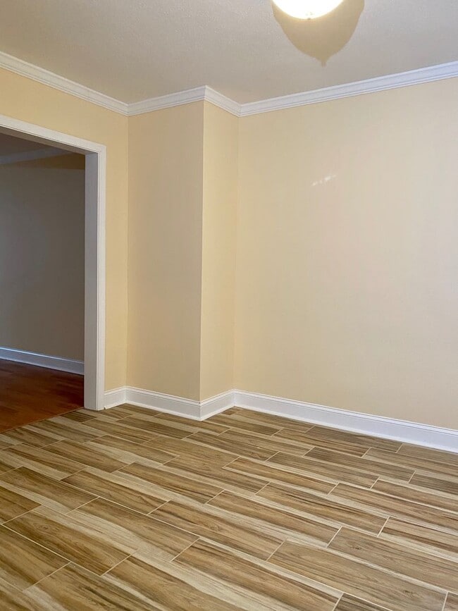Building Photo - Charming 3 Bedroom/1.5 Bathroom Townhome in Parkville, MD!