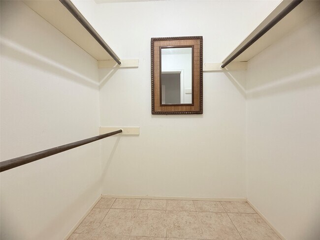 Building Photo - 6701 Sands Point Dr