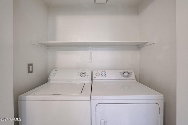 Building Photo - Resort-Style Aventura Condo