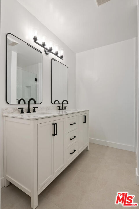 Building Photo - 23665 Park Capri