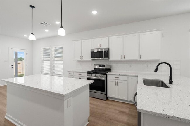 Building Photo - 40720 Mostyn Lake Dr