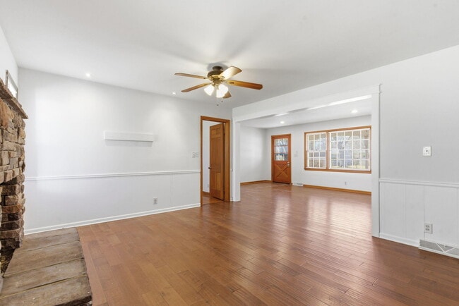 Building Photo - 2308 S Hampton Ave