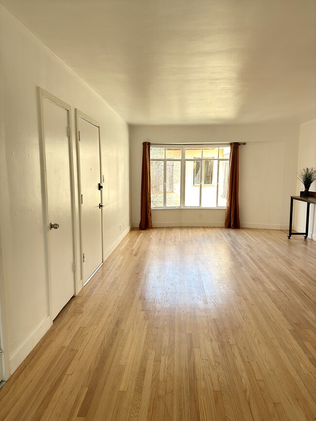 Building Photo - 1001 S Sierra Bonita Ave