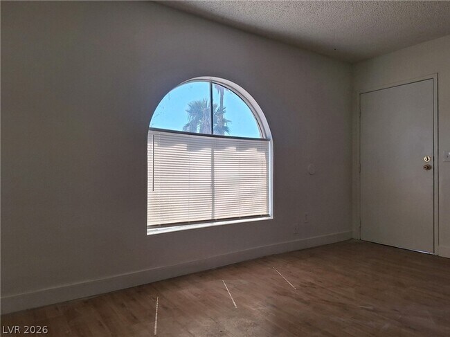 Building Photo - 1446 Garden Cir