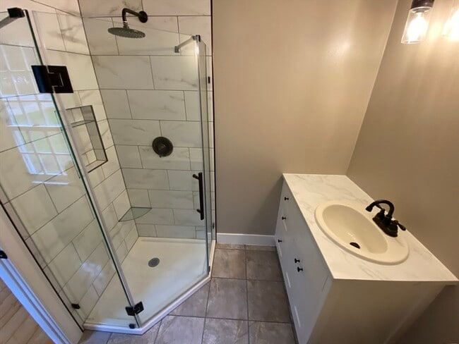 Building Photo - 55 Montague Rd