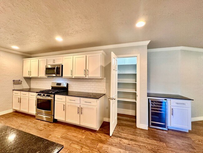 Building Photo - 3 Bed Home OKC - Move in Deposit-Free! (If Qualified)