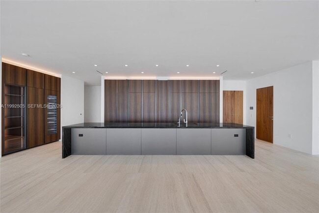 Building Photo - 5 Grove Isle Dr