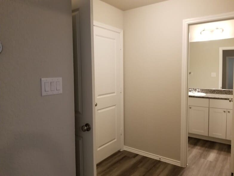 Building Photo - 11327 Babcock Xing