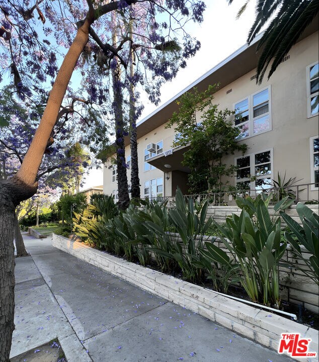 Building Photo - 1433 Hayworth Ave