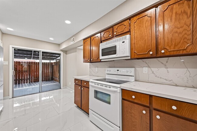 Building Photo - 6649 De Moss Dr