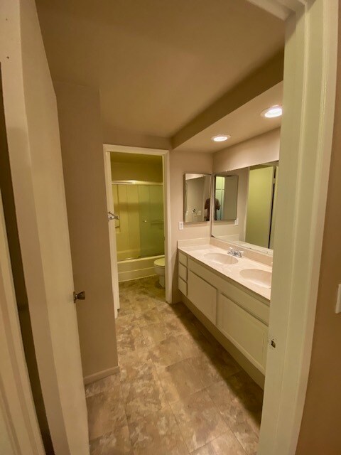 Building Photo - 8074 Woodland Dr