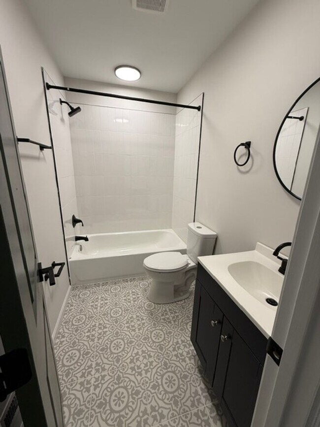 Building Photo - Beautifully Renovated 4BR/2.5BA Home