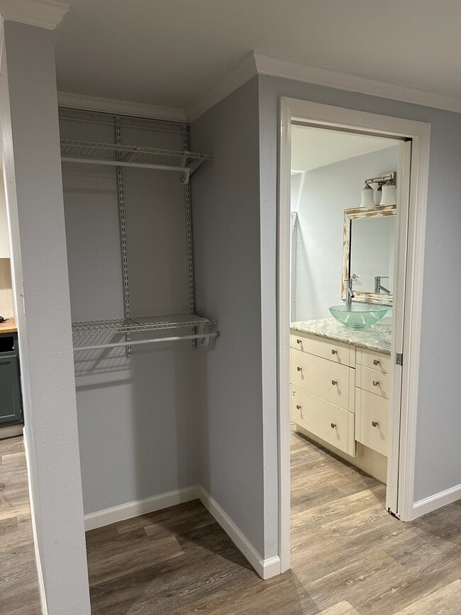 Building Photo - 2009 30th St