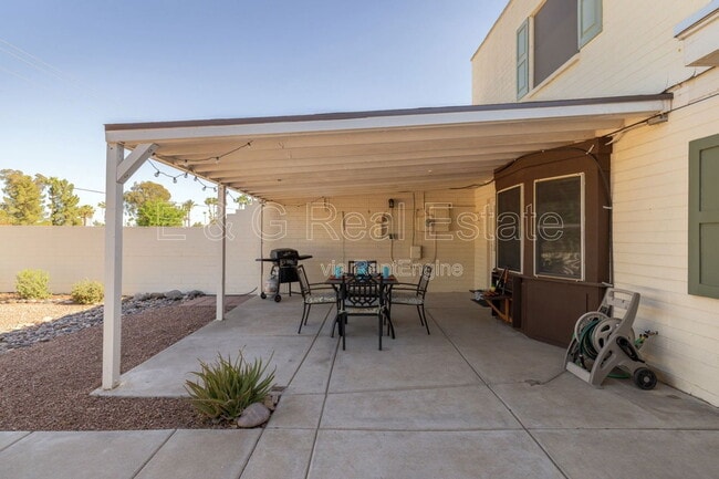 Building Photo - 3011 S Country Club Way