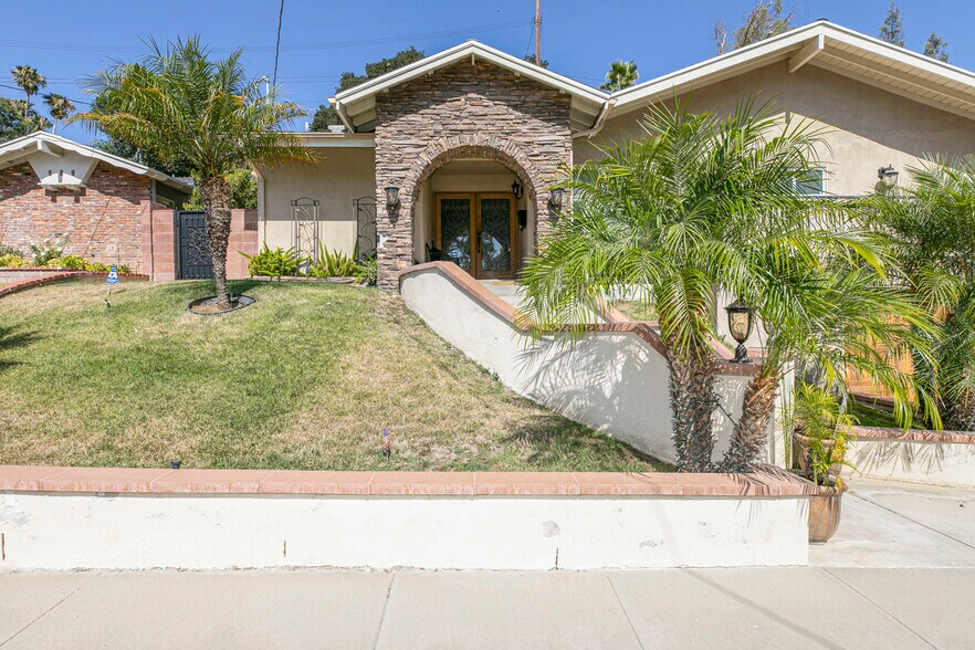 Building Photo - 9434 McLennan Ave