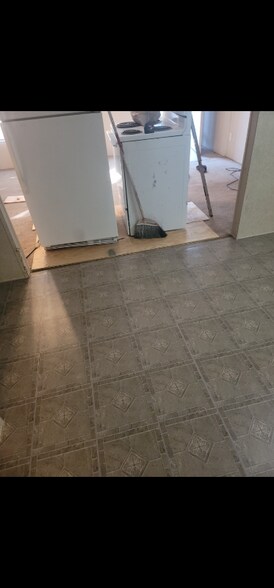 Building Photo - 233 Tracer Ave