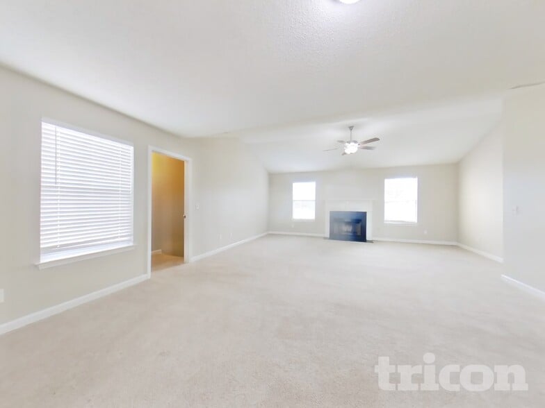 Building Photo - 232 Ermines Way