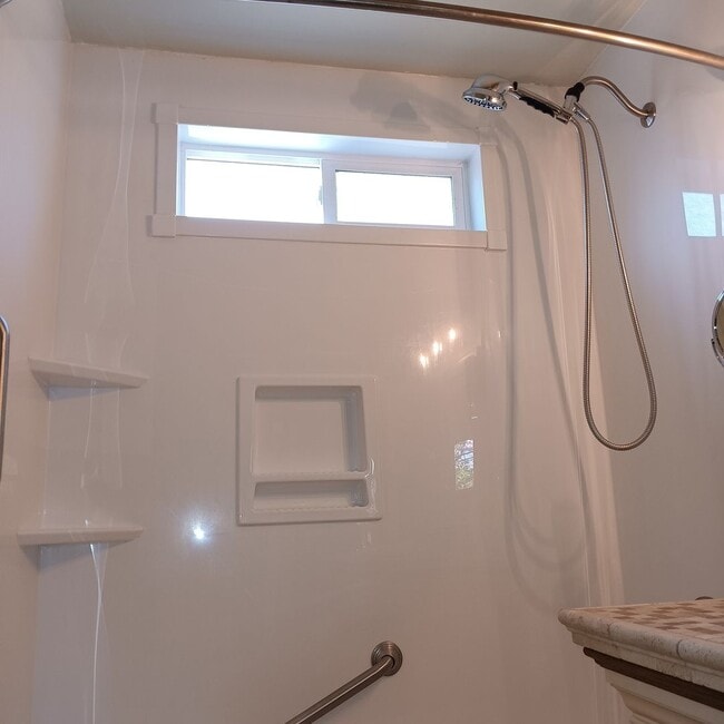 Building Photo - Charming Place To Call Home in Salem