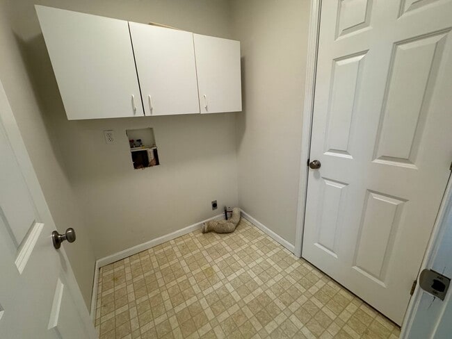 Building Photo - 4 Bedrooms, Big Yard & Top Schools – Don’t...