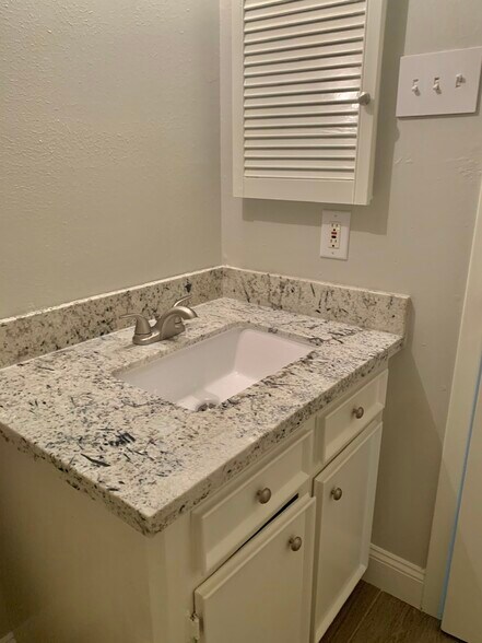 Upstairs bathroom - 3214 Continental Dr