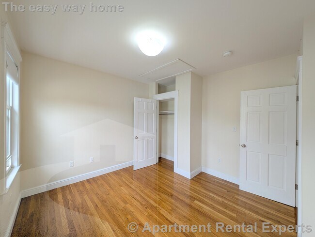 Building Photo - 7-9 Bonner Ave Unit #2