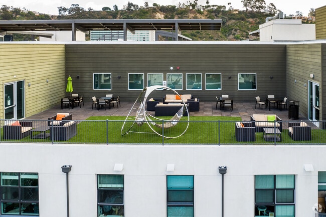 Rooftop Patio - Windsor Mission Valley