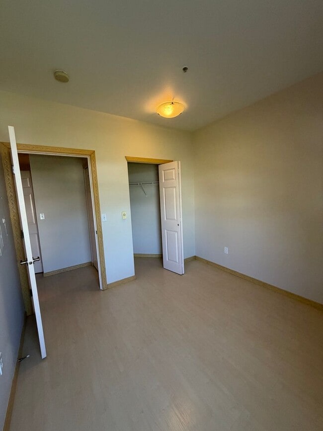 Building Photo - Spacious Mukilteo Nantucket Home Backing to a Peaceful Greenbelt