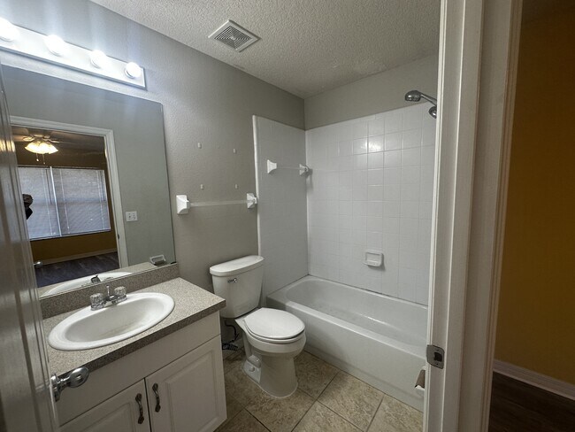 Building Photo - 2348 SW 42nd Dr