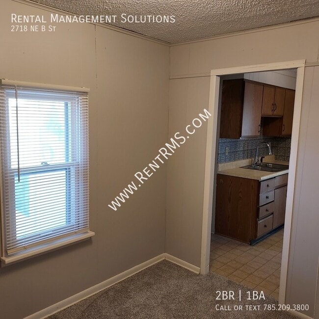 Building Photo - 2718 NE B St