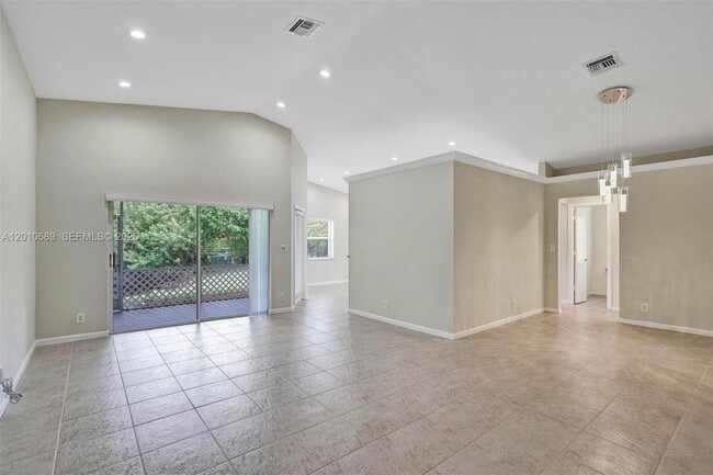 Building Photo - 10219 NW 48th Manor
