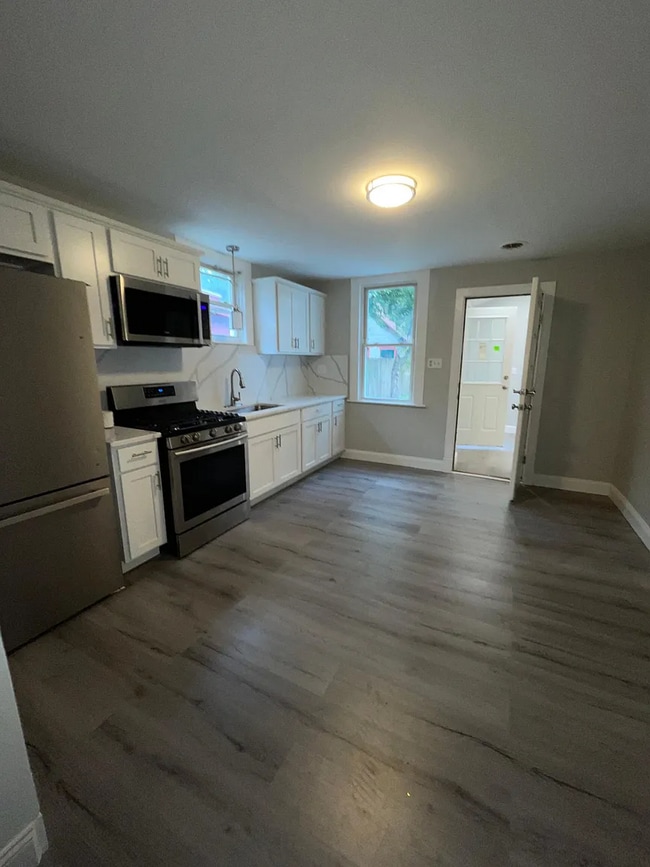 Building Photo - 46 Craig St