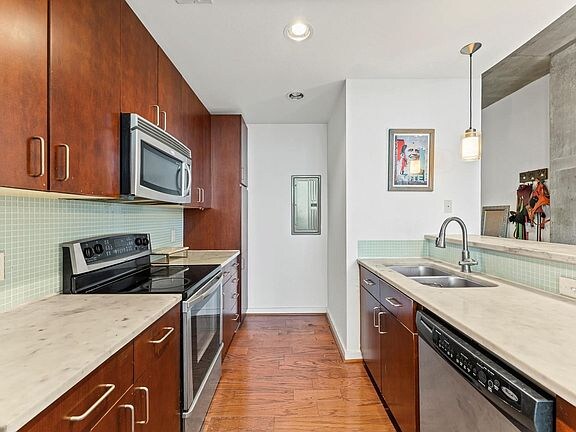 Building Photo - 5925 Almeda Rd