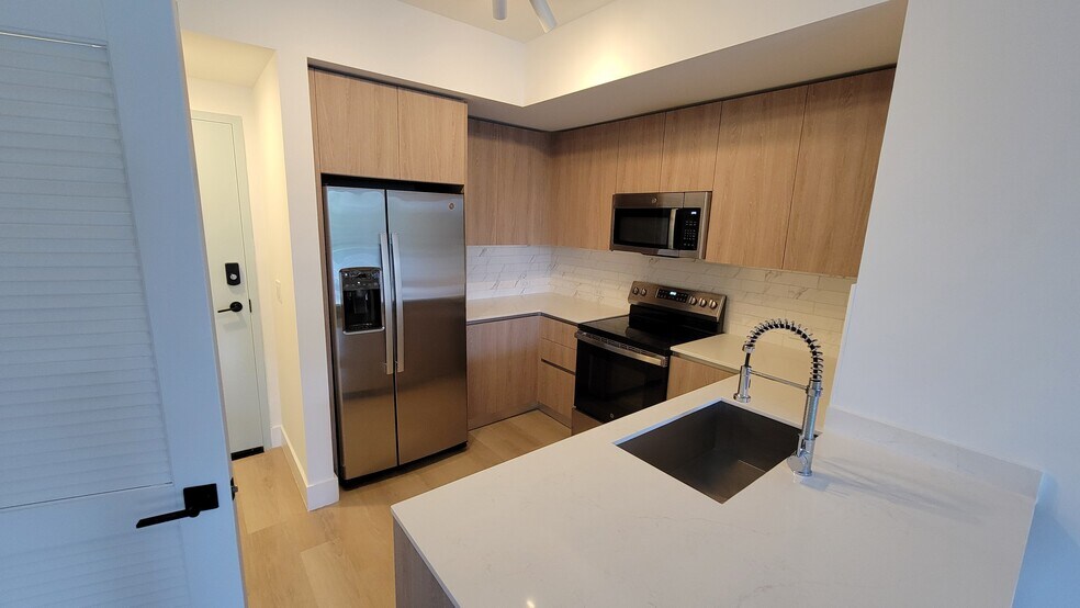 Building Photo - 2533 NE 183rd St