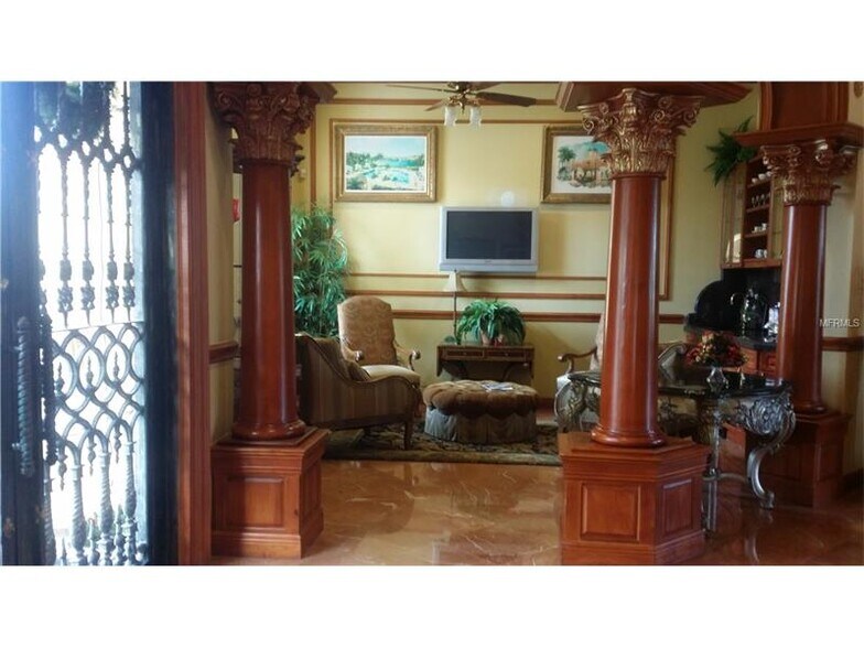 Building Photo - 2709 Via Cipriani #531A