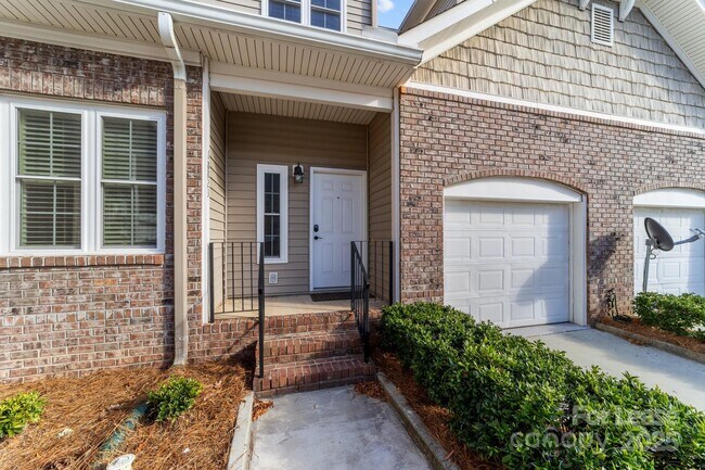 Building Photo - 18823 Cloverstone Cir