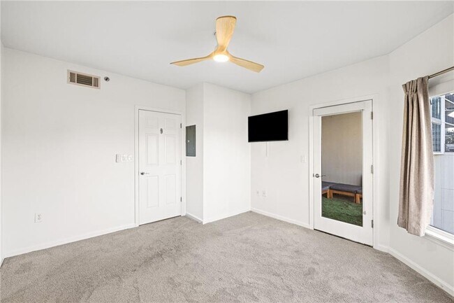 Building Photo - 275 13th St NE