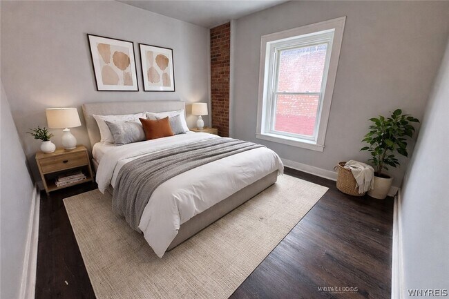 Building Photo - 856 Niagara St