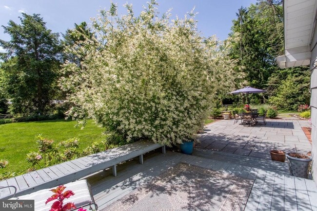 Building Photo - 67 Townview Dr