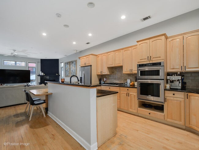 Building Photo - 1720 W Altgeld St