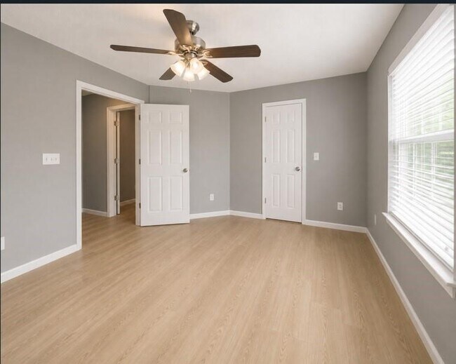 Building Photo - 170 Windcroft Ct NW