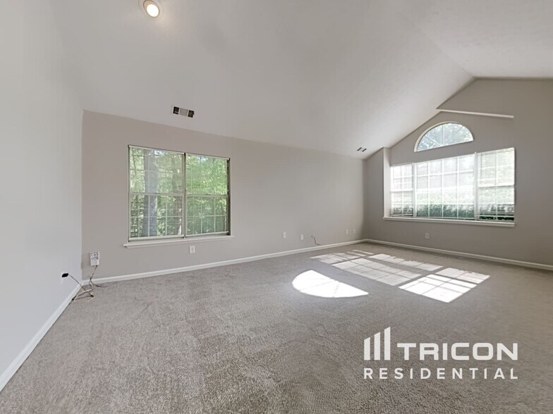 Building Photo - 4122 Autumn Lake Dr
