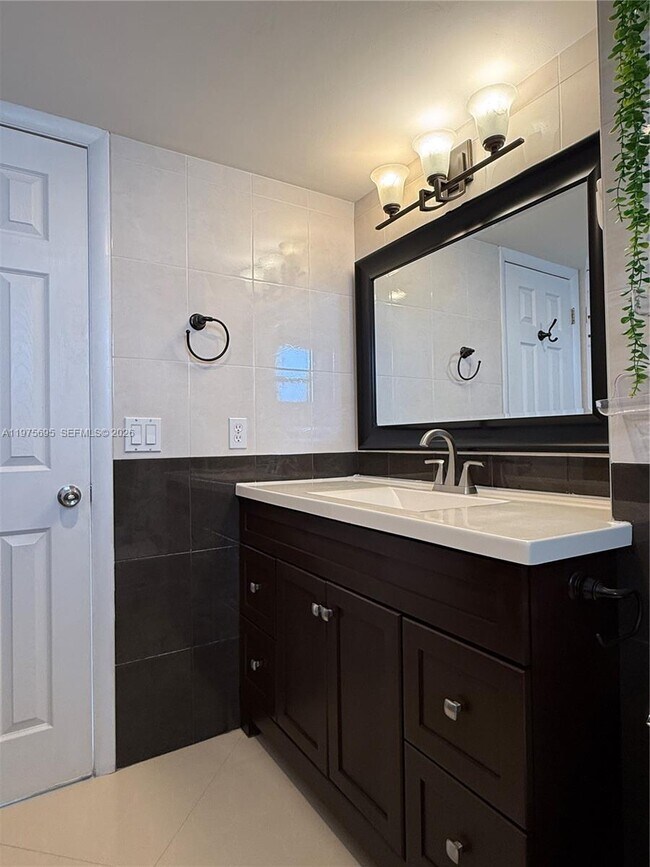 Building Photo - 2101 S Ocean Dr