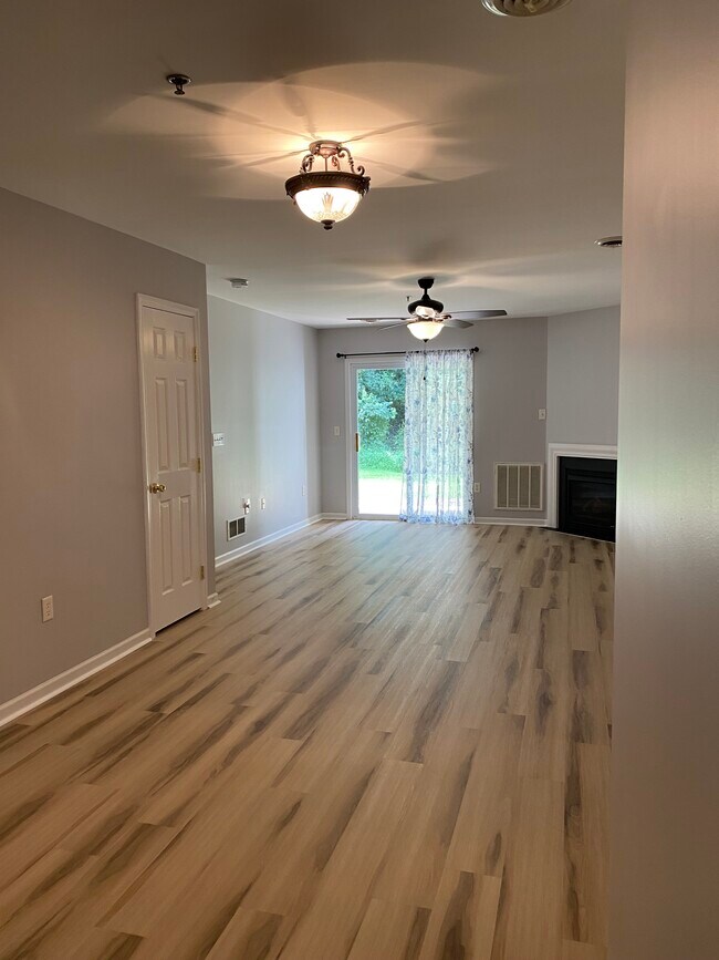 Building Photo - 186 Christine Dr